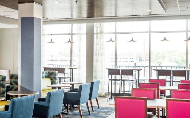 Holiday Inn Express & Suites Rock Falls by IHG