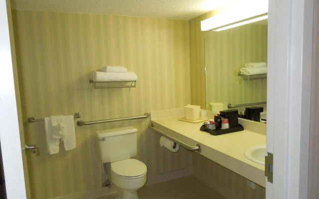 Days Inn & Suites by Wyndham Elyria