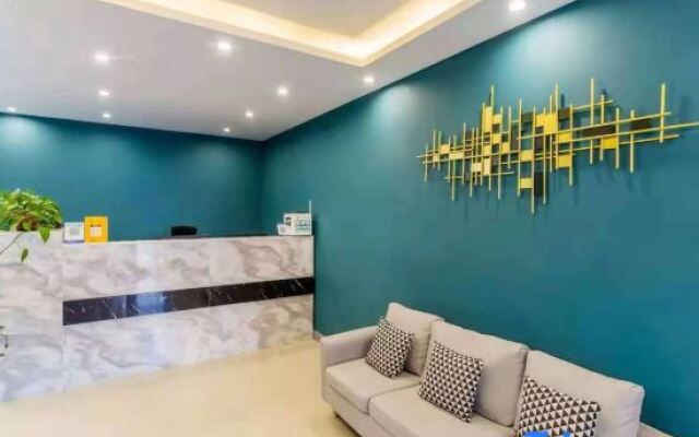 Chenghua Hotel (Zhaowuda Road Inner Mongolia University)