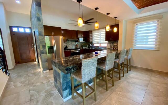 Casa Arnold - Luxurious 4 bedroom villa with pool