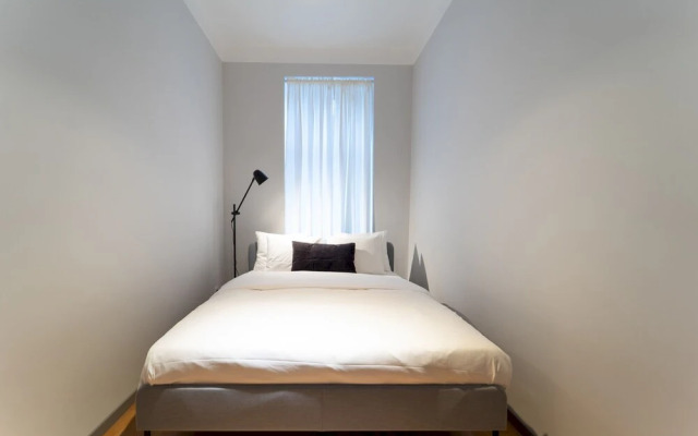 Modern and Charming Apartment - Close TO Center