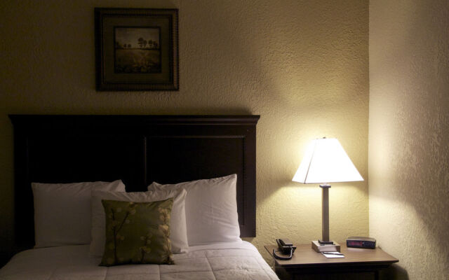 Rodeway Inn & Suites