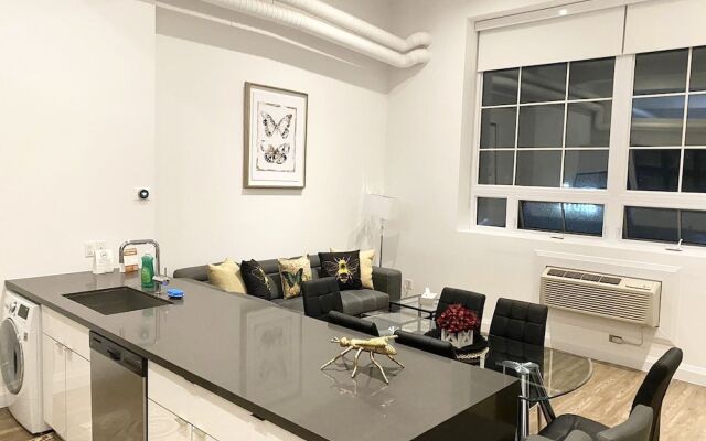 GLOBALSTAY. Dundurn LOFTS. Free parking