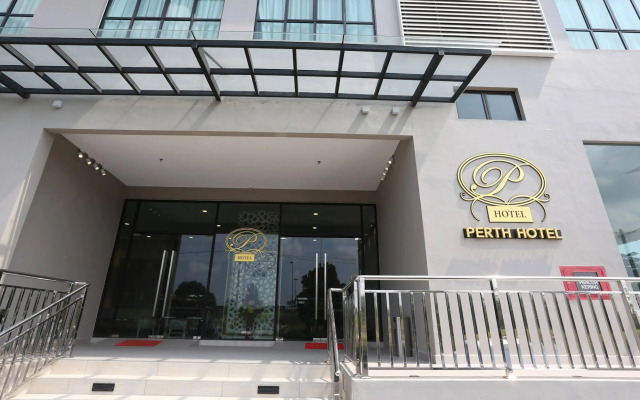 SEM9 Senai ''Formerly Known as Perth Hotel"