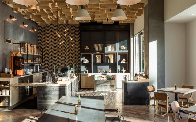 Kimpton Rowan Palm Springs Hotel by IHG