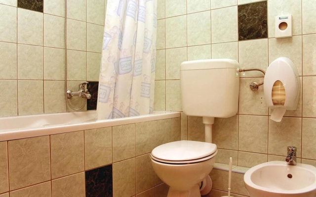 Awesome Home in Podstrana with Hot Tub, WiFi & 7 Bedrooms