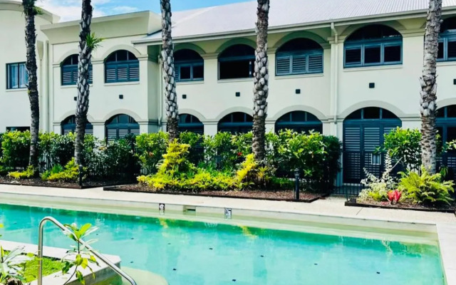 Palm Cove Pool Access Apartment