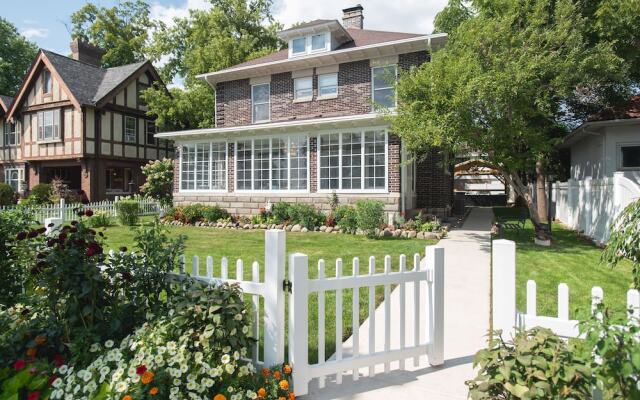 4 BDR Lake Geneva Estate Across From Beach!
