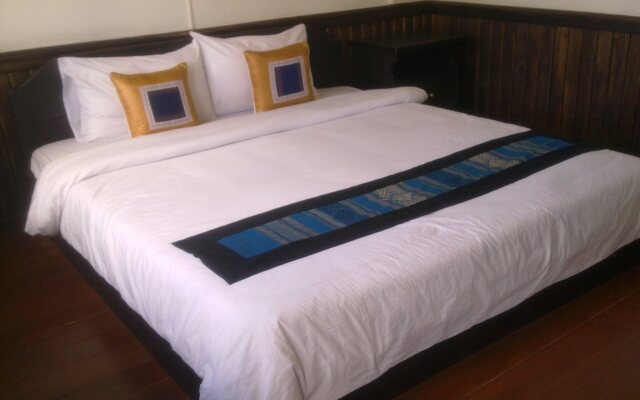 Huaysay Riverside Hotel