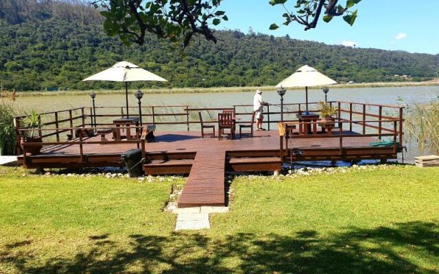 Sedgefield Apartment On The Lake