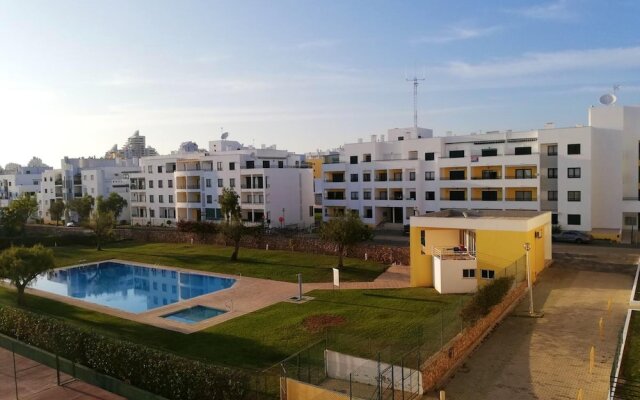 Apartment with One Bedroom in Armação de Pêra, with Pool Access, Terrace And Wifi - 500 M From the Beach