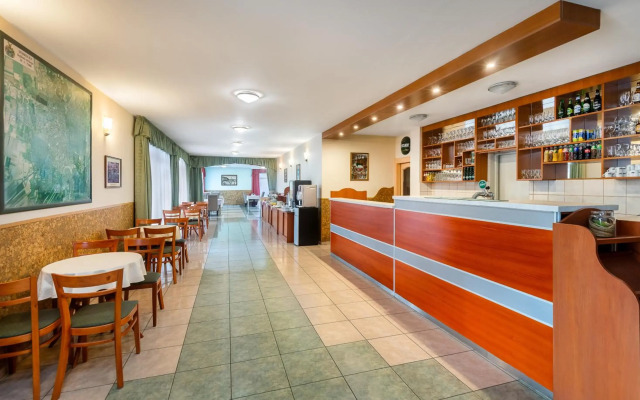 Hotel Platan