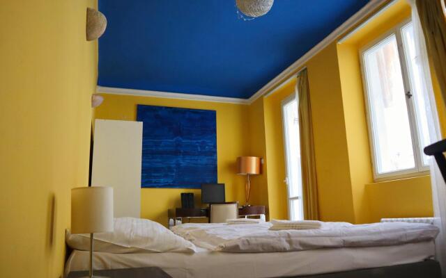 Charles Bridge Economic Hostel
