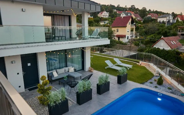 Lake Spirit Boutique Apartments