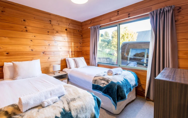 Moa Cottage in Oneroa Village – Guest Rooms – Blackpool