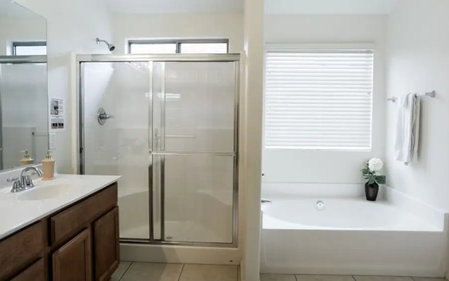 Near Great Shopping & Dining! Pool Table & Games!