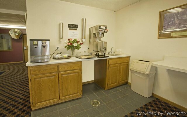 Holiday Inn Express Hotel & Suites Rogers
