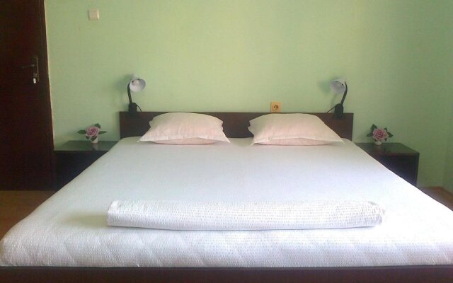 Къща за гости Стоянови - Guest House Stoyanovi