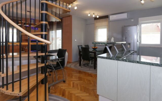 Modern Apartment in Kaštel Lukšic With Sea Nearby