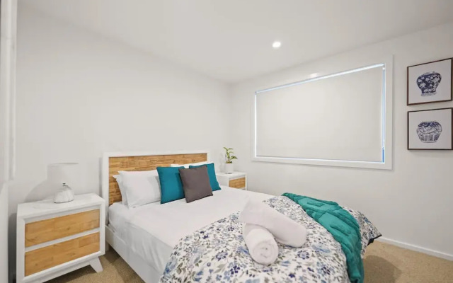 Gorgeous 4 Bedroom House - Blackmans Bay