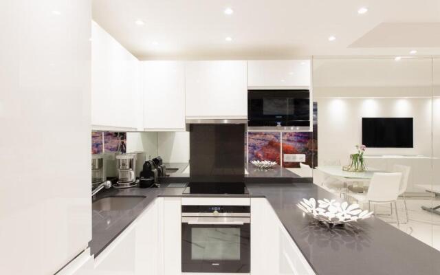 On la Croisette: New 2 Bedrooms with Sea View