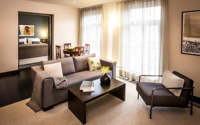 Отель Bergs Suites