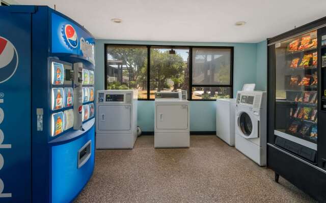 Econo Lodge Inn & Suites Fulton - Rockport