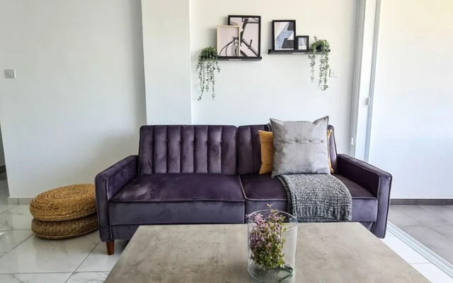 Phaedrus Living: Seaside Executive Flat Harbour 206