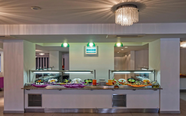 Lagomandra Beach Hotel and Suites