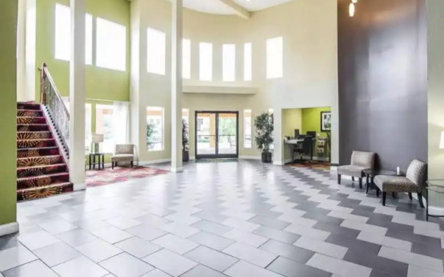 Quality Inn & Suites West Waterpark