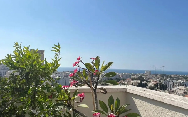 סטודיו חדש ויפה עם נוף לים