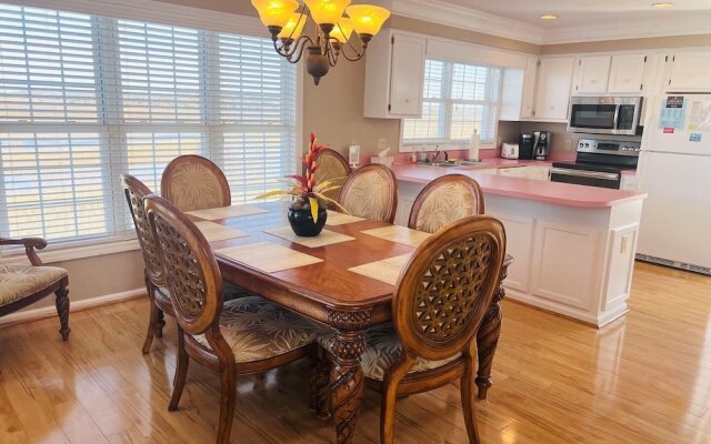 Victoria - 3 Br Home