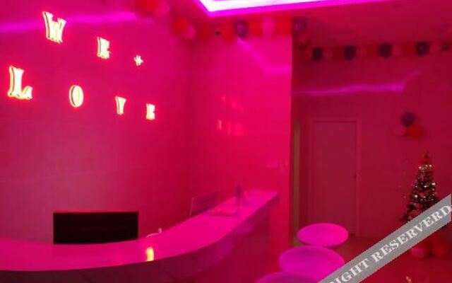 We+ Boutique Theme Hotel (Lingchuan University of Electronic Science and Technology Huajiang Campus)