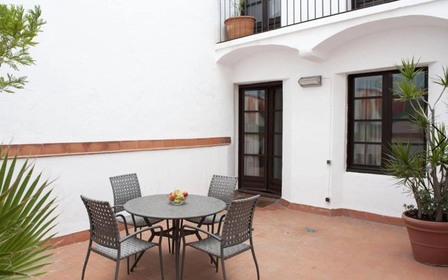 Aspasios Plaza Real Apartments