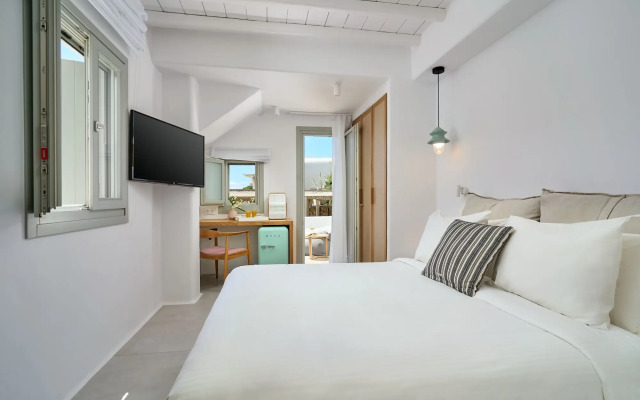 Adorno Beach Hotel & Suites