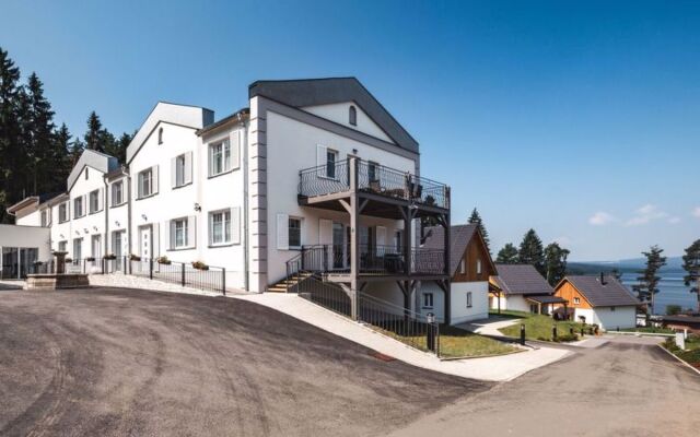 Lakeside Village 38458