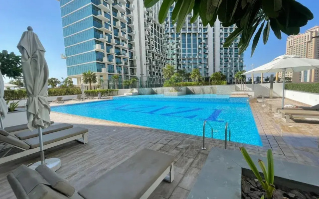 Azizi 1 BR Greek Views - 360 vacation