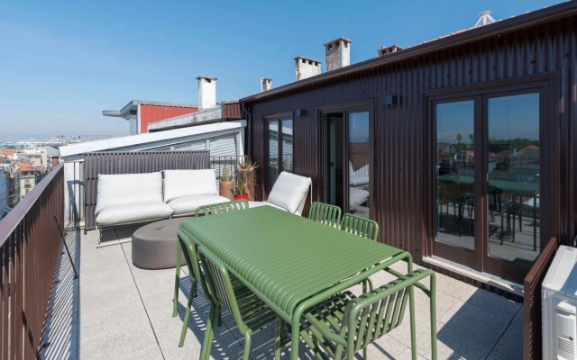 Boavista Penthouse w/ 2 Balconies & AC by LovelyStay