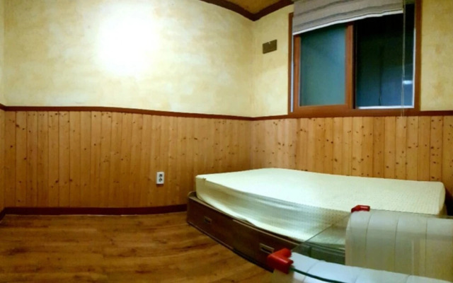 Hwaseong Byeolbitsarangchae Pension