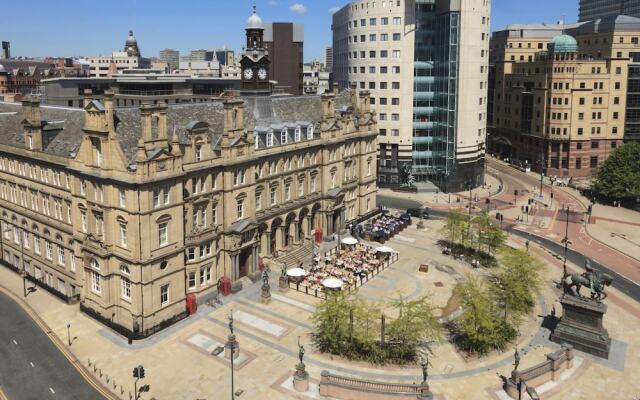 Leeds City Centre Apartment with River View
