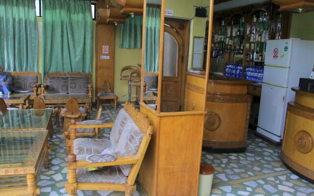 Yonas Hotel