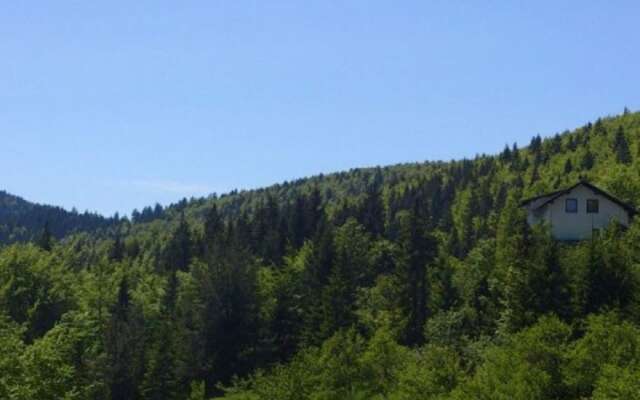 Secluded Holiday Home with Hot Tub in Kozji Vrh