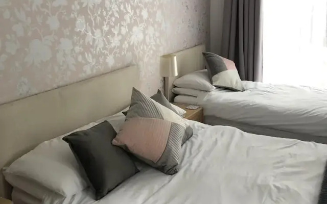 Basingstoke En Suite Room in Garden Annex
