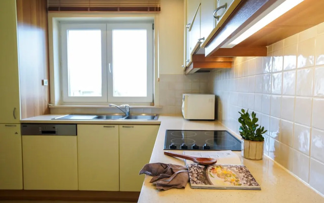 Spacious Apartment With Sea Views