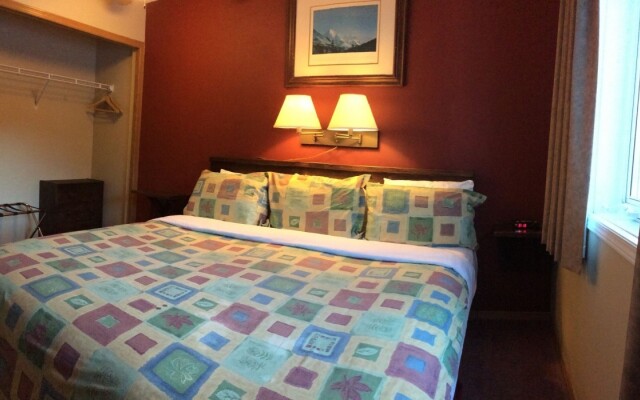 Canadian Rockies Chalets
