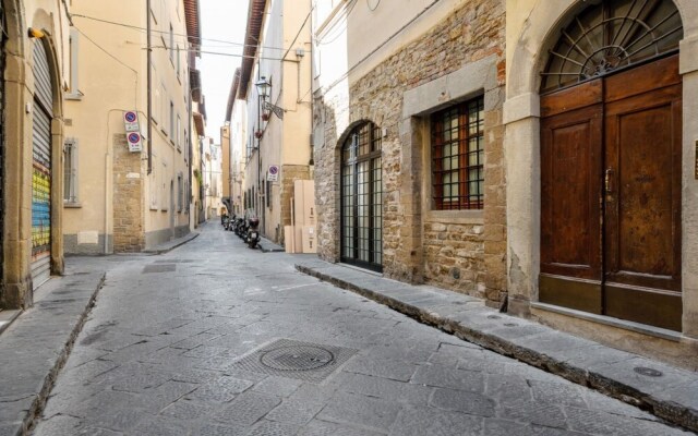 Palazzo Pitti Apartment with Terrace