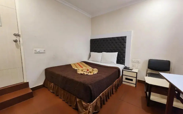ZO Rooms Esplanade SN Banerjee Road