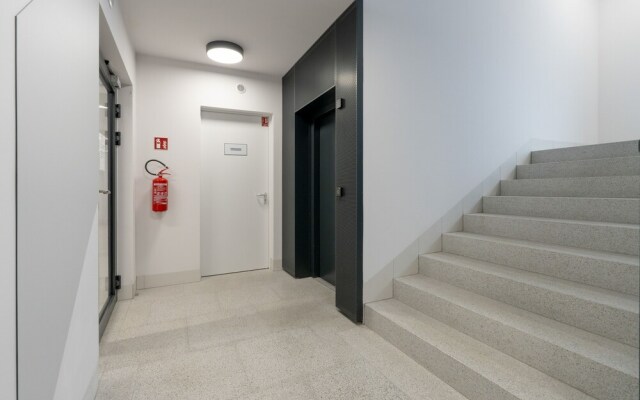 Gray Cosy Studio in Poznań by Renters