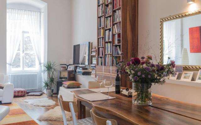 Spacious old town luxury apartment
