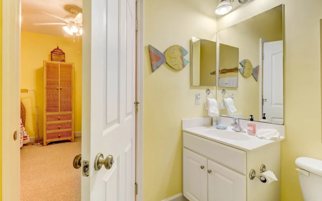 Pet Friendly Condo with Private Parking and Elevator by RedAwning